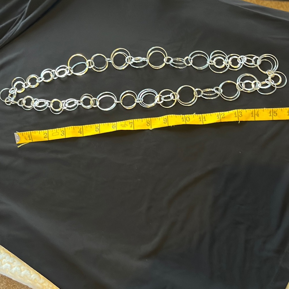 Silver colored circle necklace